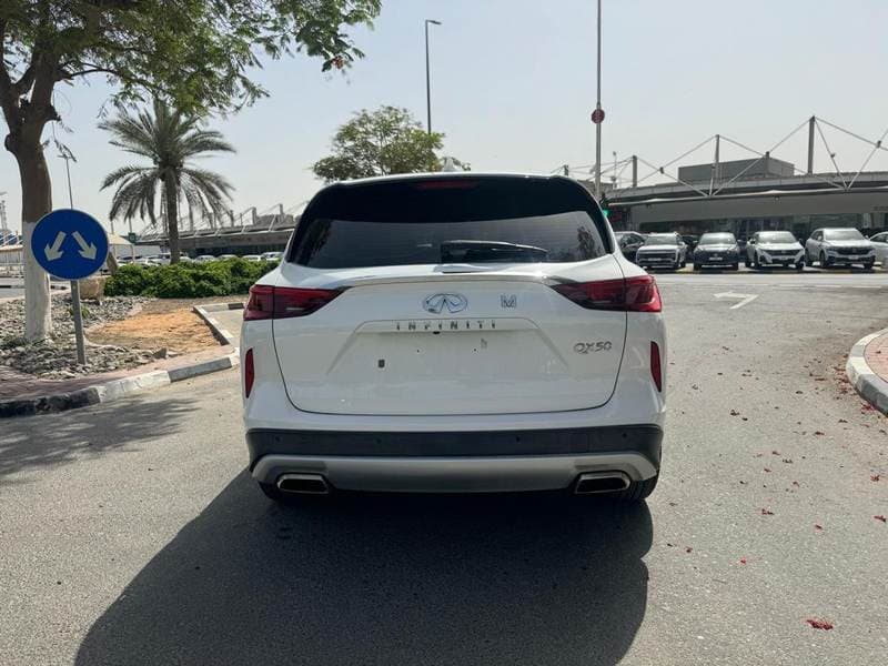 2021 Infiniti QX50 LUXE thumbnail 6
