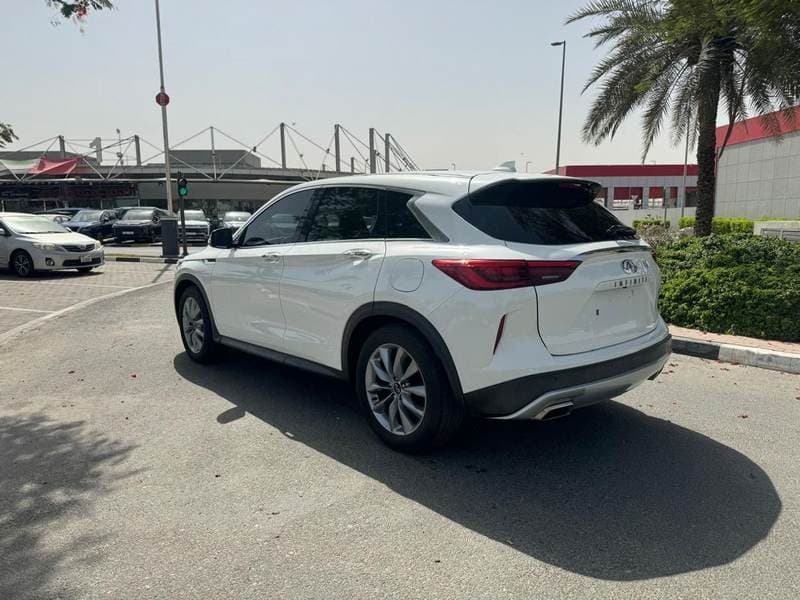2021 Infiniti QX50 LUXE thumbnail 4