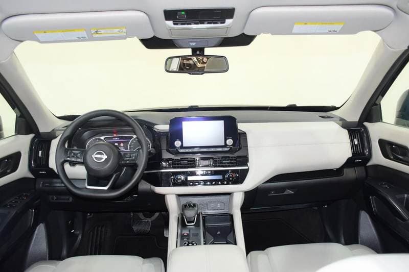 2025 Nissan Pathfinder S thumbnail 5