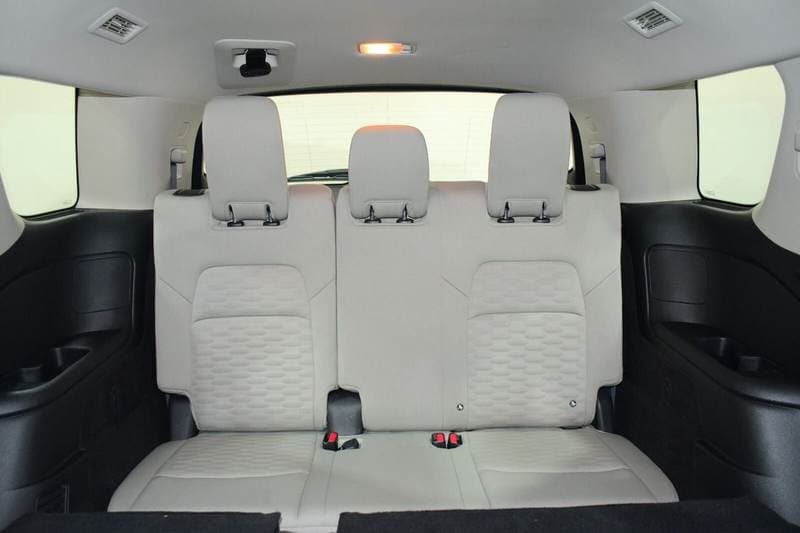 2025 Nissan Pathfinder S thumbnail 8
