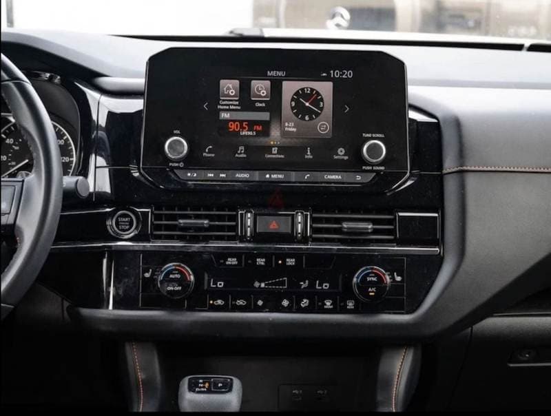 2023 Nissan Pathfinder SL thumbnail 3