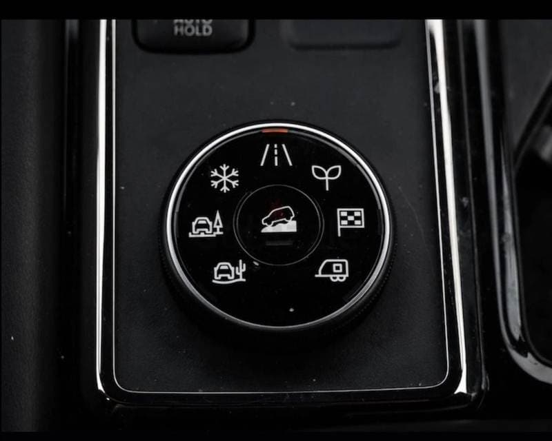 2023 Nissan Pathfinder SL thumbnail 6