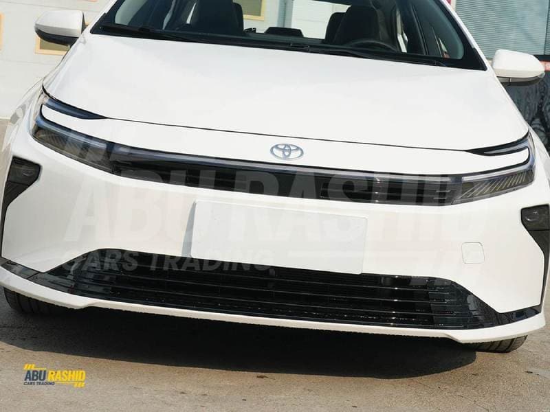 2026 Toyota Corolla XLI HEV thumbnail 6