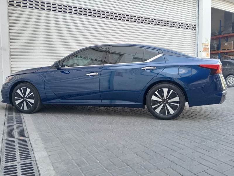 2021 Nissan Altima SV thumbnail 4
