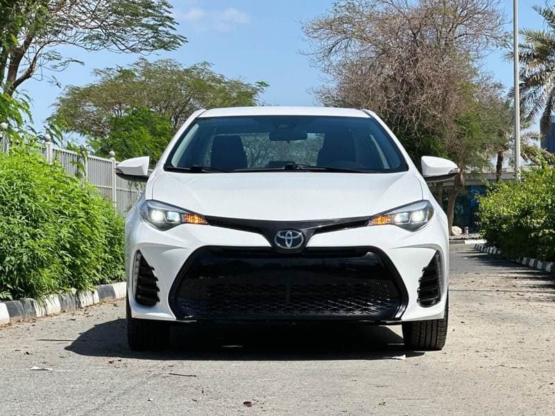 2017 Toyota Corolla thumbnail 3