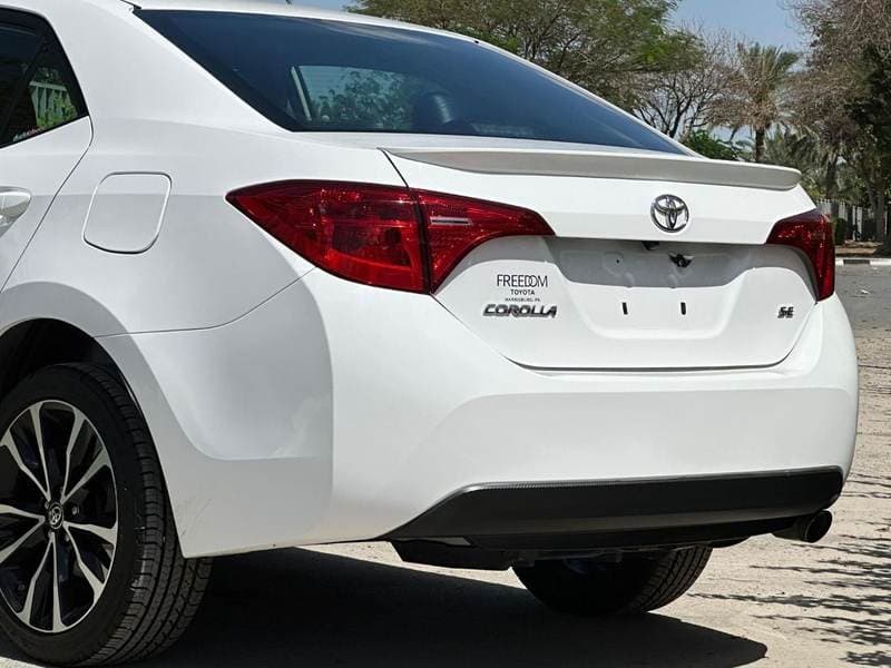 2017 Toyota Corolla thumbnail 8