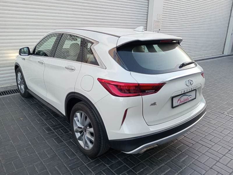 2021 Infiniti QX50 LUXE thumbnail 2