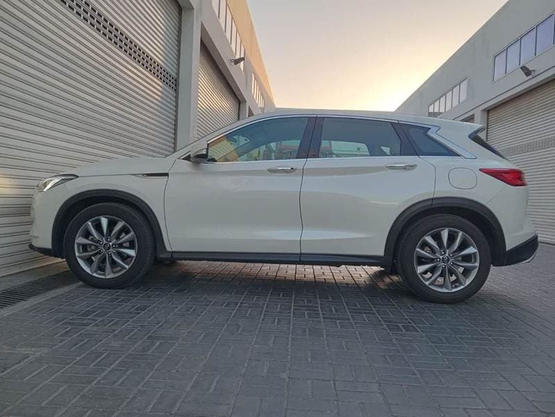 2021 Infiniti QX50 LUXE thumbnail 5