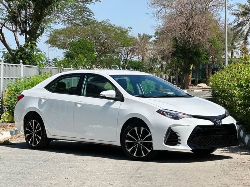 2017 Toyota Corolla thumbnail 2