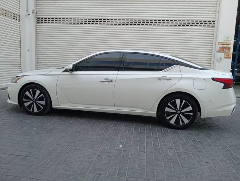 2020 Nissan Altima SV thumbnail 6