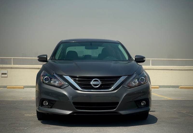2017 Nissan Altima SL thumbnail 3