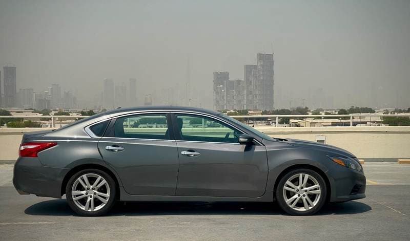 2017 Nissan Altima SL thumbnail 4