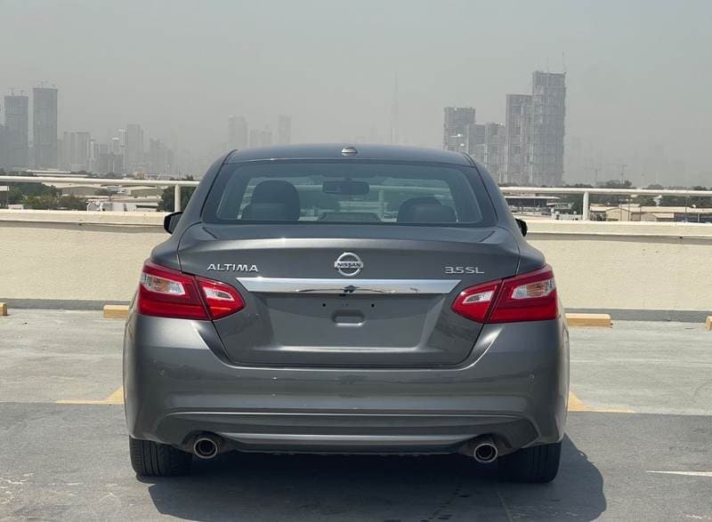 2017 Nissan Altima SL thumbnail 6