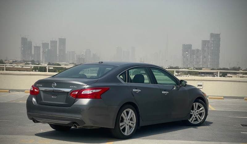 2017 Nissan Altima SL thumbnail 5