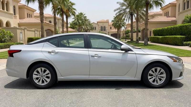 2023 Nissan Altima S thumbnail 3