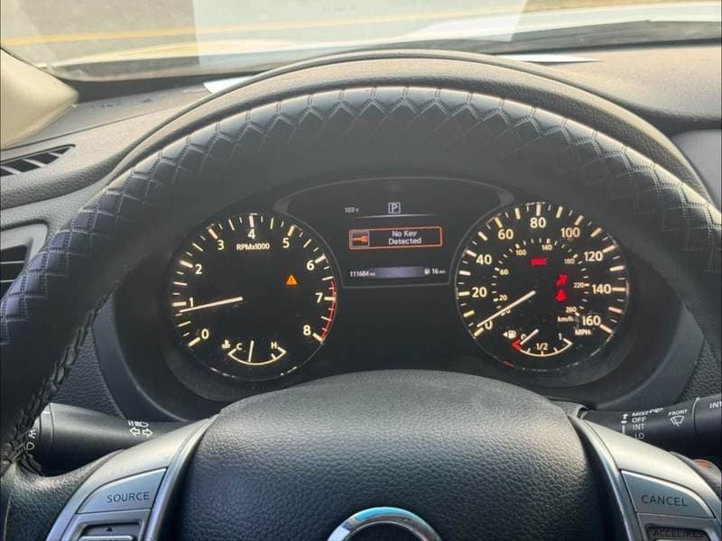 2016 Nissan Altima SV thumbnail 8