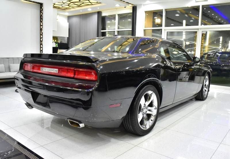 2012 Dodge Challenger SRT8 thumbnail 6