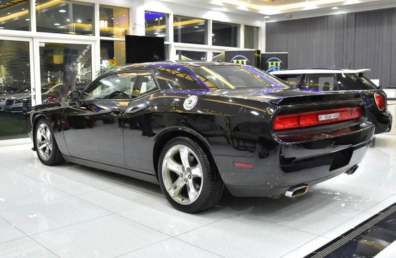 2012 Dodge Challenger SRT8 thumbnail 7
