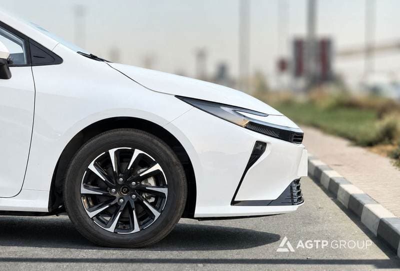 2026 Toyota Corolla XLI HEV thumbnail 3