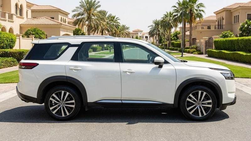 2024 Nissan Pathfinder SL thumbnail 3