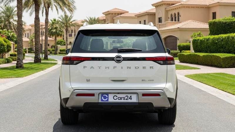 2024 Nissan Pathfinder SL thumbnail 4
