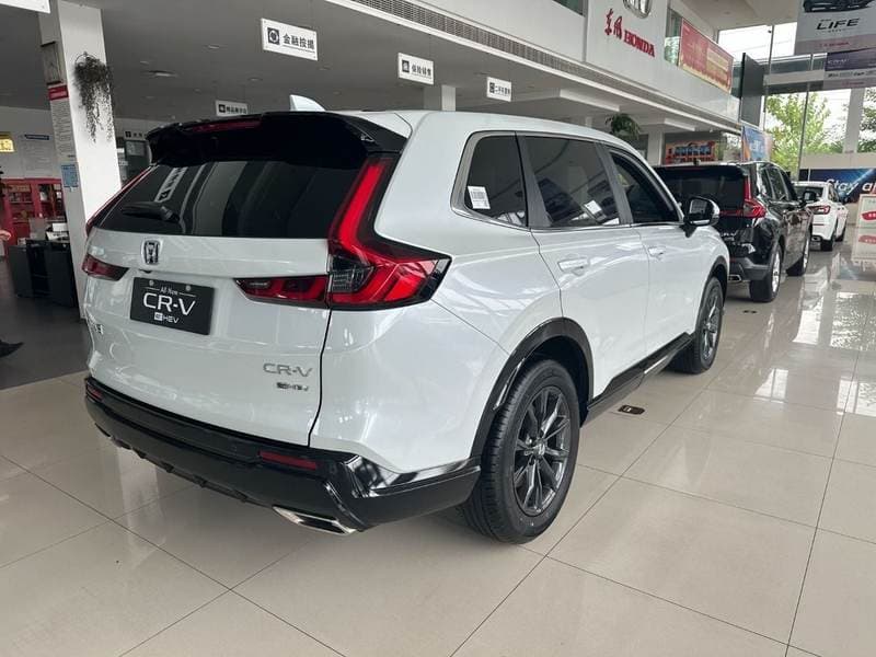 2025 Honda CR V thumbnail 3