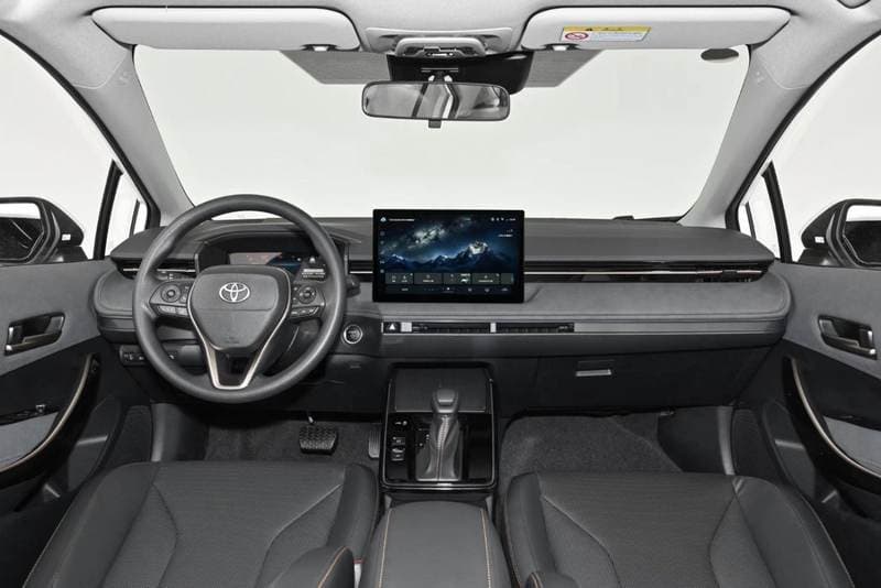 2025 Toyota Corolla XLI EXECUTIVE HEV thumbnail 7