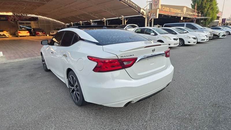 2017 Nissan Maxima SL thumbnail 4