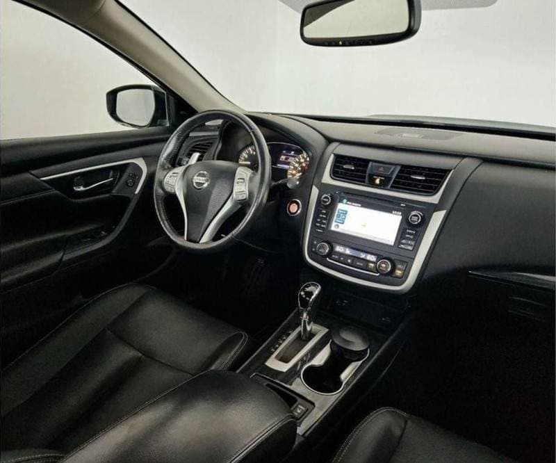 2017 Nissan Altima SL thumbnail 7