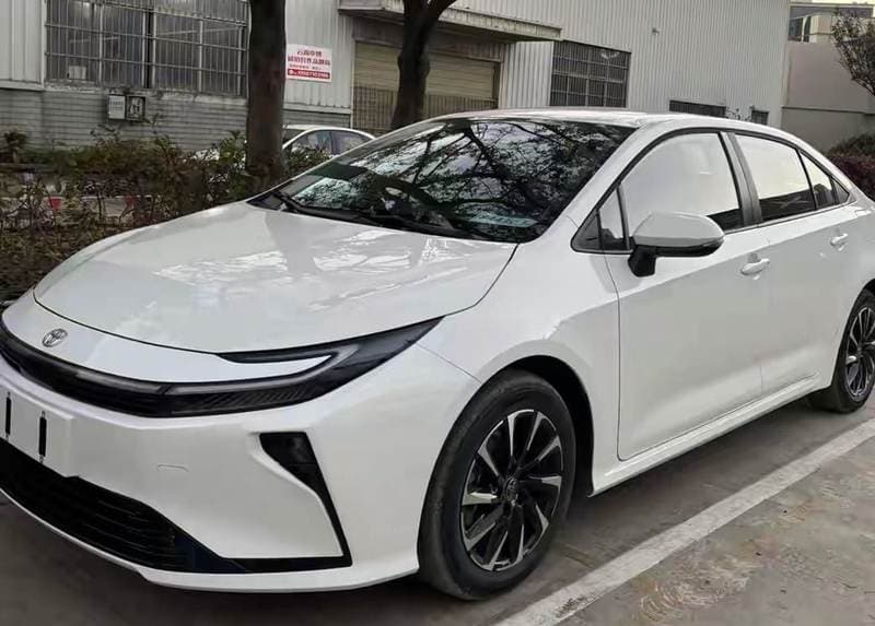 2026 Toyota Corolla 2026 1.8 hybrid elite white black