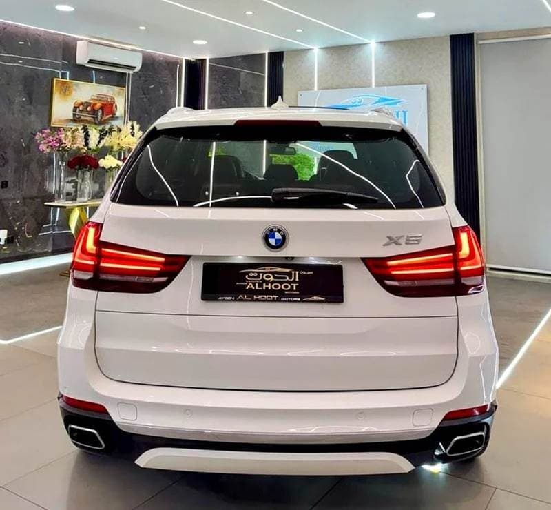 2015 BMW X5 50i M SPORT thumbnail 6