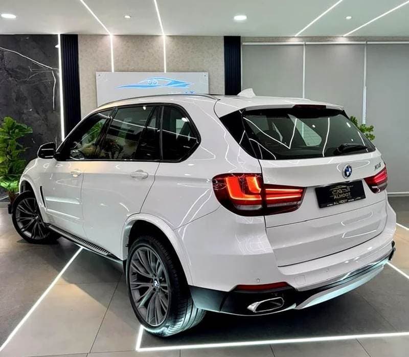 2016 BMW X5 50i thumbnail 5
