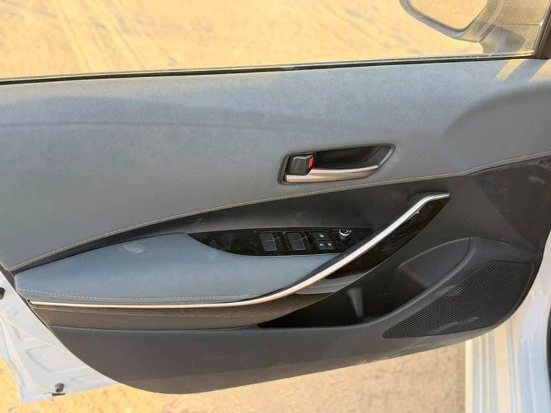 2026 Toyota Corolla XLI HEV thumbnail 4