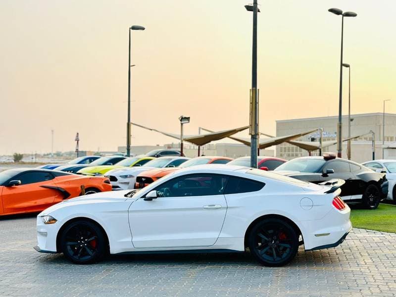2017 Ford Mustang STANDARD thumbnail 8