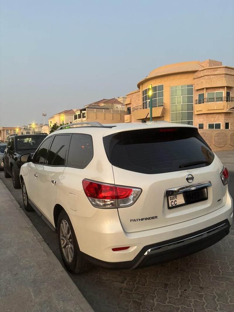 2015 Nissan Pathfinder SL thumbnail 5