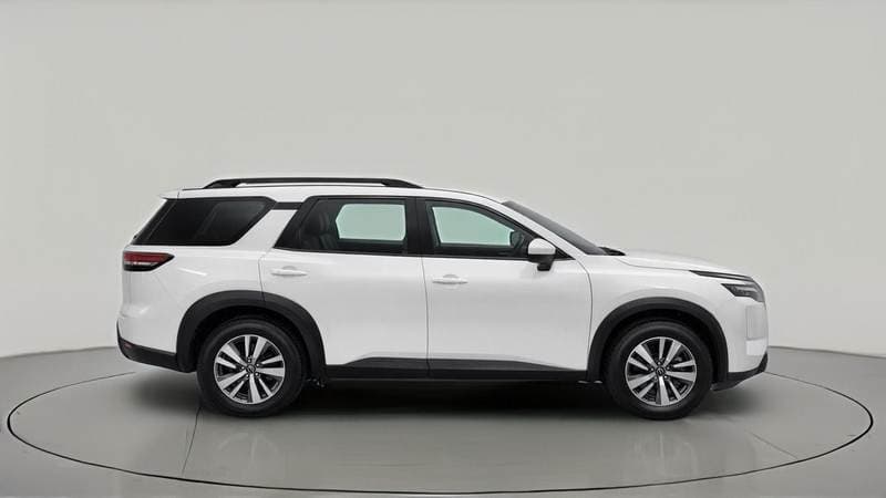 2023 Nissan Pathfinder S thumbnail 3
