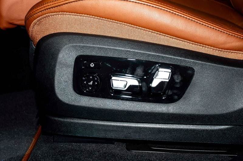 2026 BMW X5 M60i LUXURY thumbnail 8