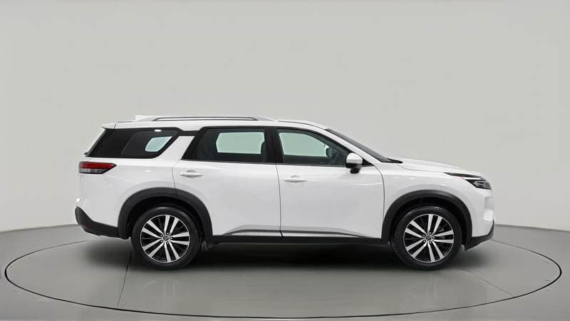 2024 Nissan Pathfinder SL thumbnail 3