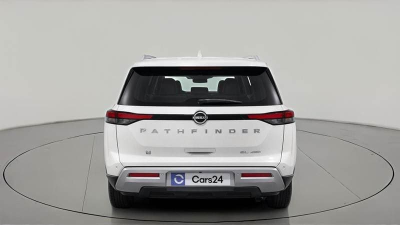 2024 Nissan Pathfinder SL thumbnail 4