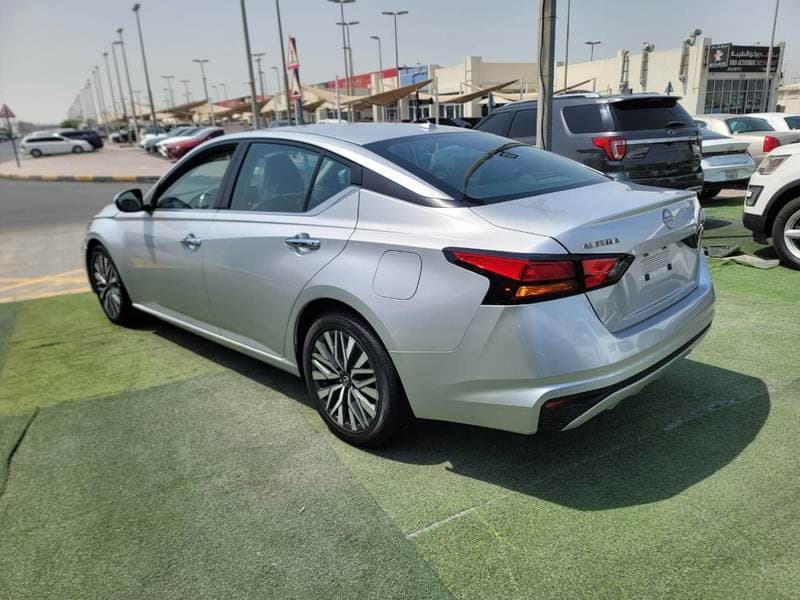 2023 Nissan Altima SV thumbnail 7