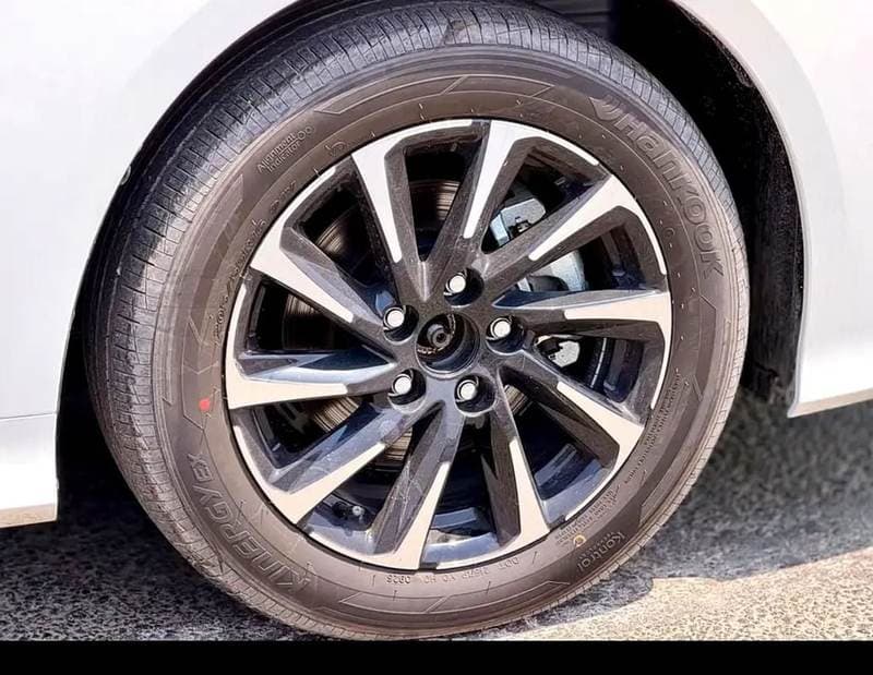 2026 Toyota Corolla XLI HEV thumbnail 7