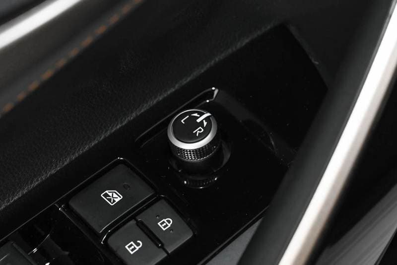 2026 Toyota Corolla XLI HEV thumbnail 8