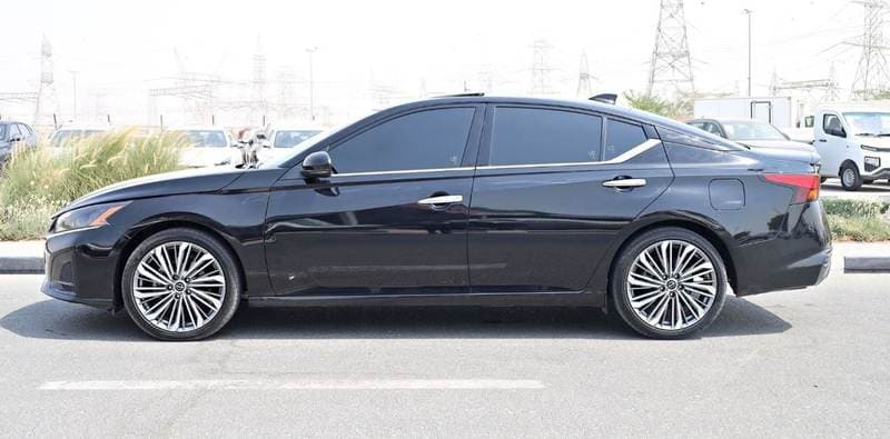 2025 Nissan Altima SV thumbnail 4