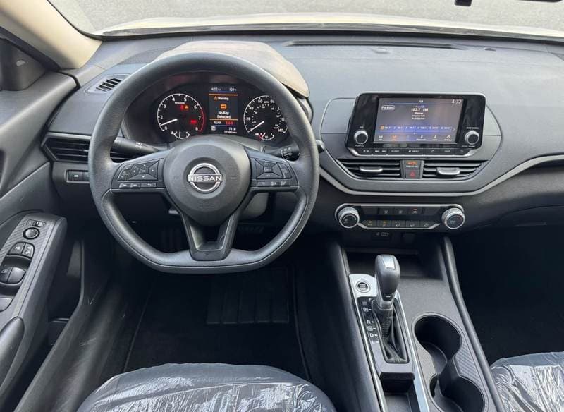 2024 Nissan Altima SV thumbnail 7