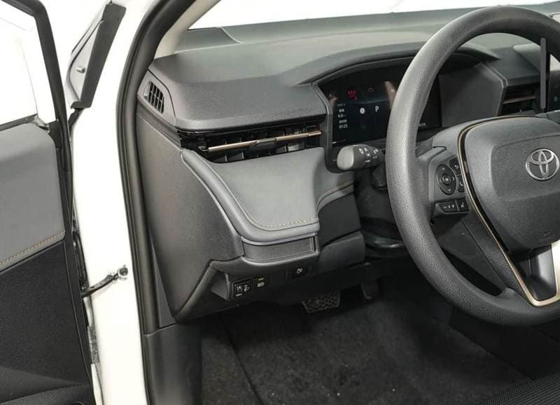 2026 Toyota Corolla XLI HEV thumbnail 5