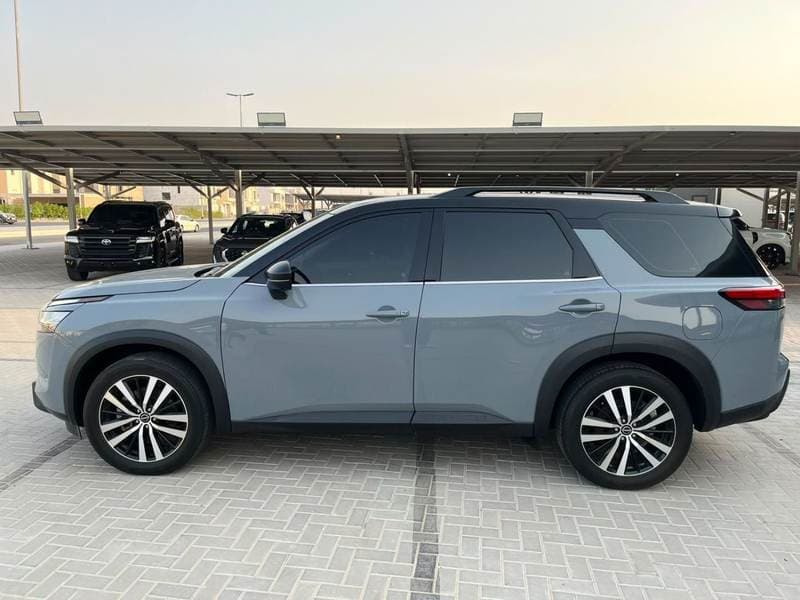 2024 Nissan Pathfinder SV thumbnail 4