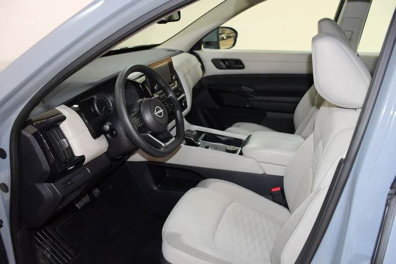 2024 Nissan Pathfinder S thumbnail 4