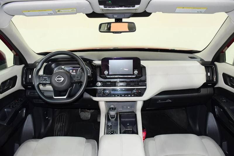 2024 Nissan Pathfinder S thumbnail 5