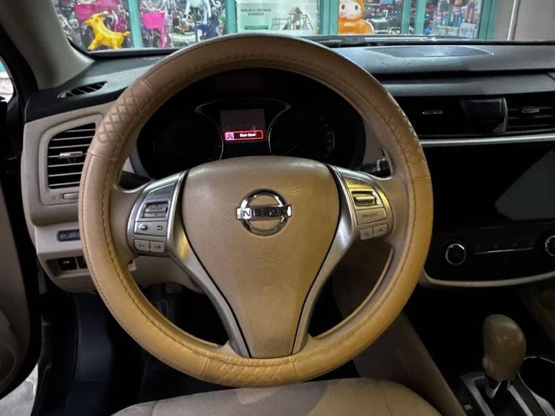 2016 Nissan Altima SV thumbnail 4