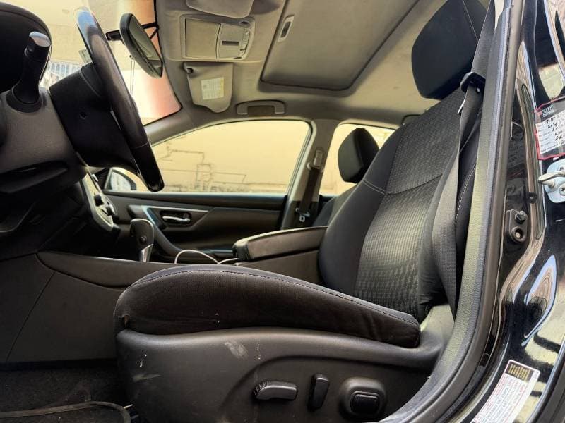 2016 Nissan Altima SV thumbnail 8